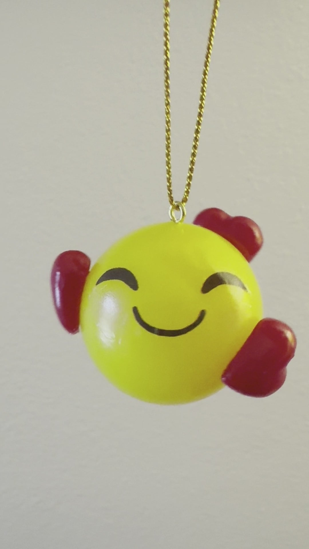 Smiling Face with Hearts 🥰 Ornamojis – ORNAMOJIS